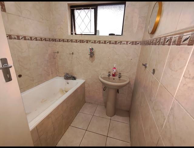 3 BEDROOM HOUSE FOR SALE IN ASHLEY